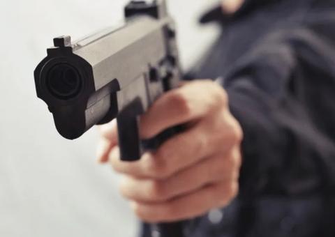 Universitária é assaltada no pátio de faculdade em Manaus 