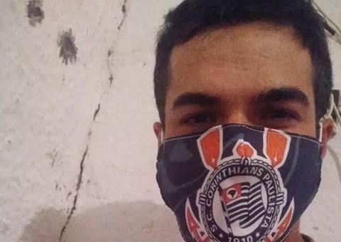 Homem morre na frente da família que achava que ele 'fingia' afogamento