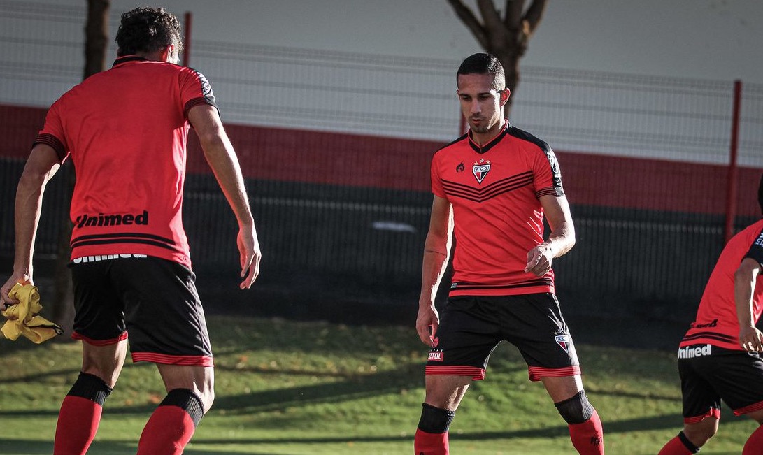 CBF autoriza Atlético-GO escalar jogadores com Covid-19 para jogo contra o Flamengo