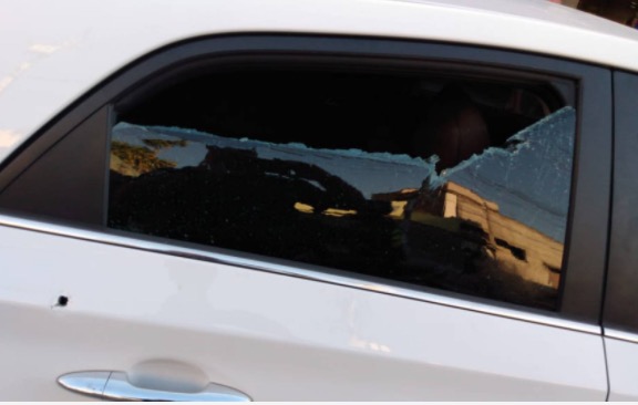 Idosos são baleados após entrarem por engano em comunidade