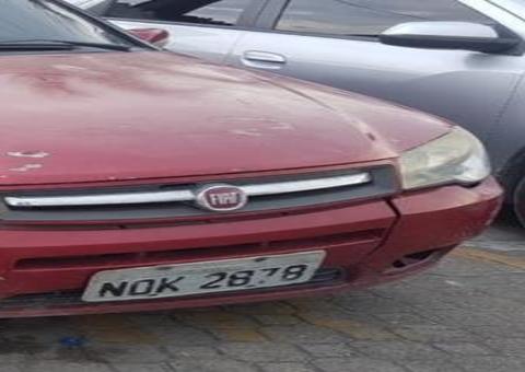 Durante fuga, bandidos batem carro em muro e acabam presos em Manaus 