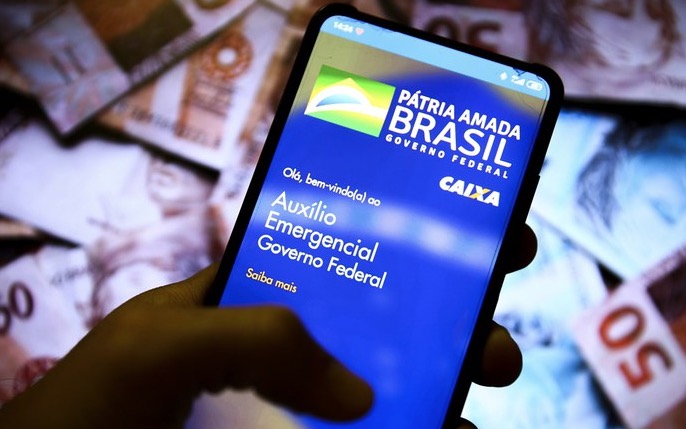 Donos de Porshe, BMW e até Camaro receberam auxílio emergencial no Amazonas 