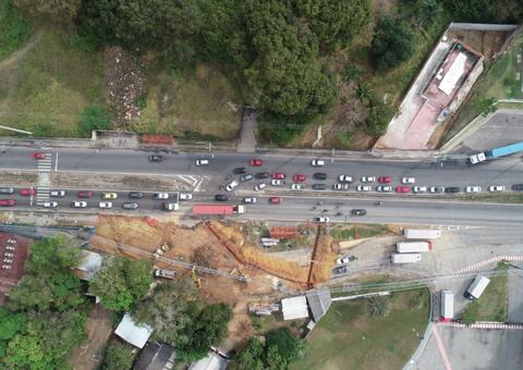 Construção de retorno na avenida Torquato Tapajós altera trânsito em Manaus 