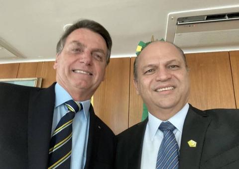 Bolsonaro troca liderança da Câmara e coloca deputado do centrão