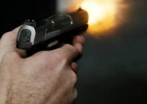 Homem é baleado após ser abordado por dupla de moto em Manaus 