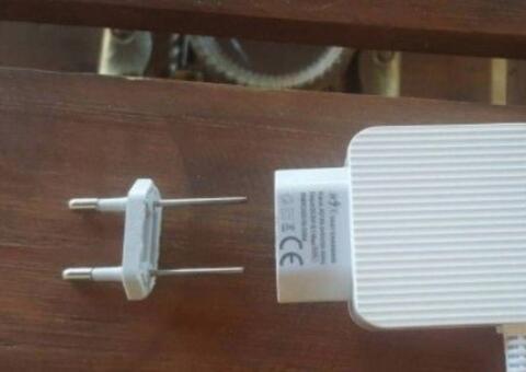 Adolescente morre após eletrocutado carregador se soltar ao ser retirado da tomada