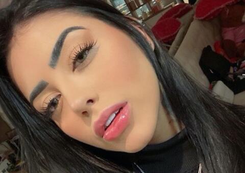 MC Mirella faz a temperatura subir com rebolado hipnotizante; Assista 