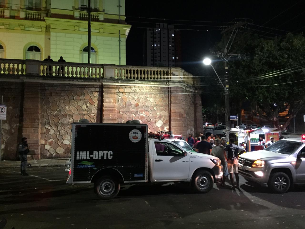 Homem assassinado ao lado do Teatro Amazonas é identificado