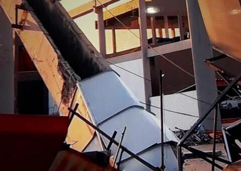 Estrutura de concessionária desaba durante a madrugada em Manaus