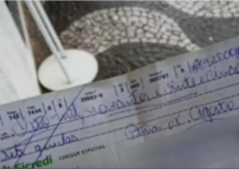 Mulher encontra cheque de quase R$ 9 mil e devolve ao dono