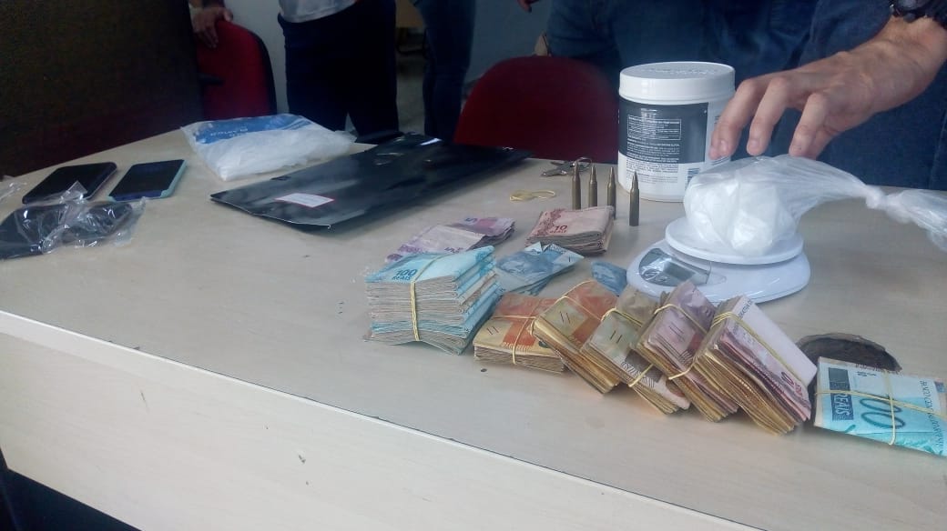 Assaltantes são presos e R$ 15 mil apreendidos em operação policial em Manaus