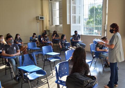 FVS confirma casos de Covid-19 em alunos e professores após volta às aulas em Manaus