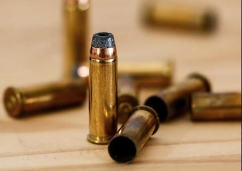 Pistoleiros crivam homem de balas em plena luz do dia em Manaus