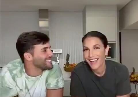 Ivete Sangalo e Daniel Cady ‘causam’ com comentários picantes em live 