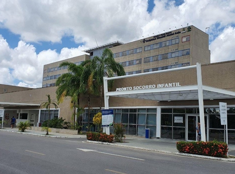 Enfermaria de campanha começa a funcionar no Delphina em Manaus