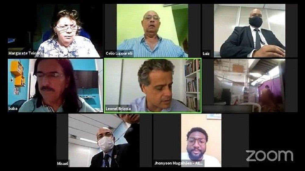 Casal aparece fazendo sexo durante reunião da Câmara 