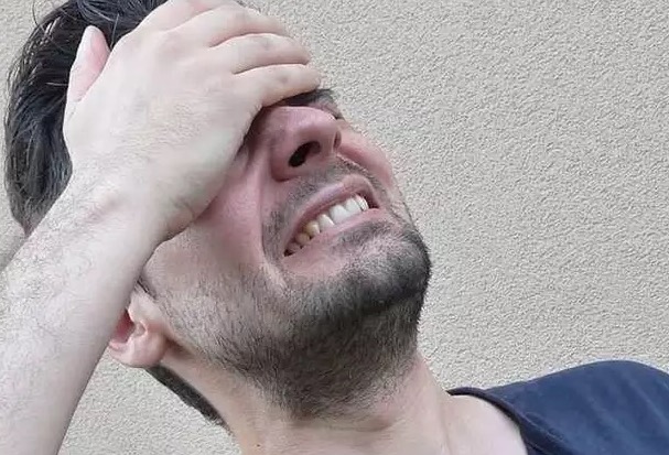 Homem finge ter câncer para companheira não terminar relacionamento