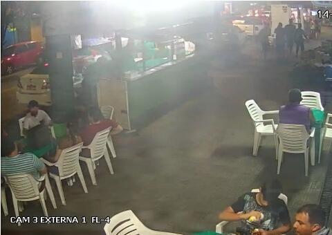 Veja desespero de populares no assassinato de PM da Rocam