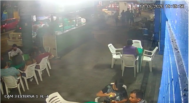 Veja desespero de populares no assassinato de PM da Rocam