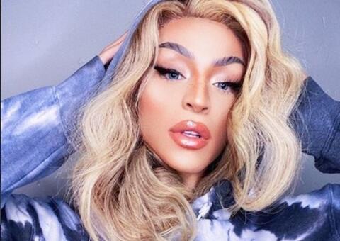 Pabllo Vittar é denunciada por exercício ilegal de profissão e rebate: 'infundada'