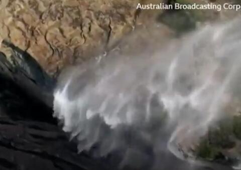 Cachoeira que ‘corre pra cima’ choca internautas; veja vídeo