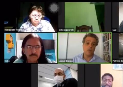 Casal faz sexo ao vivo durante audiência virtual da Câmara