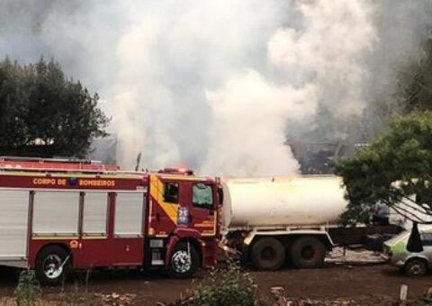 Mãe sai para comprar bolo e encontra filhos carbonizados ao chegar em casa