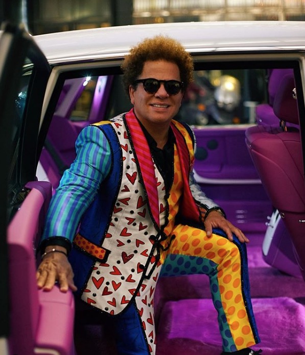 Romero Britto se pronuncia após vídeo de mulher quebrando sua obra: ‘Fui vítima’
