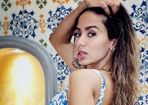 Anitta rebola de fio dental ao som de funk proibidão em passeio com gringos na Itália