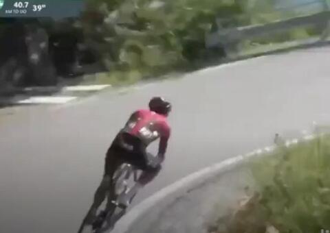Vídeo chocante mostra homem caindo de penhasco durante prova de ciclismo