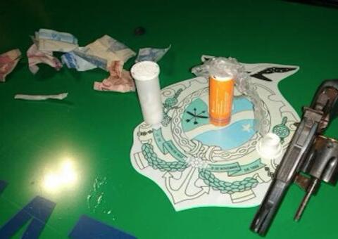 Trio é preso com drogas escondidas em embalagens de vitamina C em Manaus 