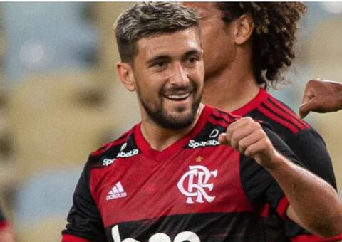 Contra Coritiba, Flamengo conquista sua primeira vitória no Brasileirão