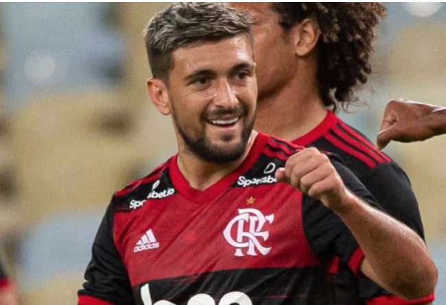 Contra Coritiba, Flamengo conquista sua primeira vitória no Brasileirão