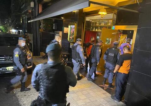 Polícia fecha bares e casas noturnas durante fiscalização no Centro de Manaus 