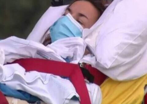 Homem luta com tubarão de 3 metros para livrar esposa de ataque 