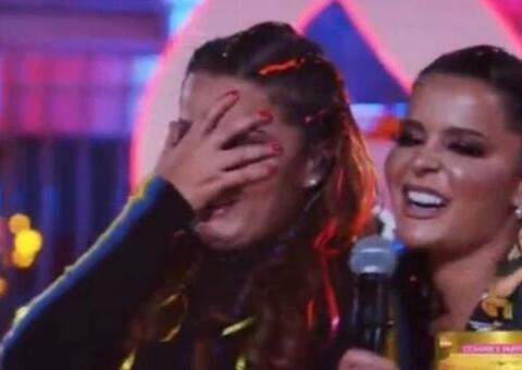 Maiara vai às lágrimas ao cantar música romântica e Maraisa brinca: ‘Tá com saudade?'