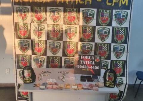 Dupla envolvida com o tráfico de drogas é presa no bairro Praça 14 