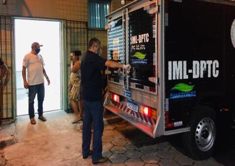 Homem é esfaqueado no pescoço em campo de futebol em Manaus 