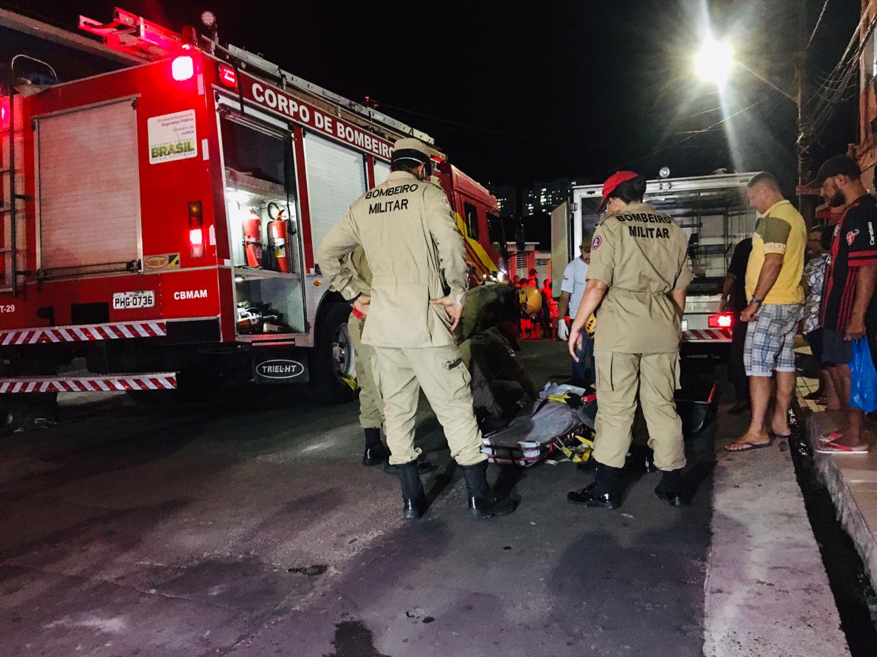 Vídeo mostra corpo de adolescente eletrocutado sendo retirado pelos Bombeiros  