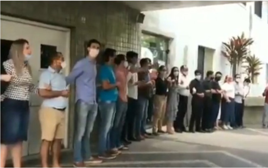 Multidão vai ao hospital contra aborto de criança estuprada pelo tio