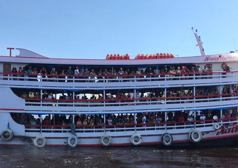 Embarcação com excesso de passageiros é autuada após denúncias em Manaus