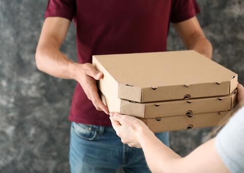 Entregador de pizza atira na cabeça de cliente durante discussão em Manaus