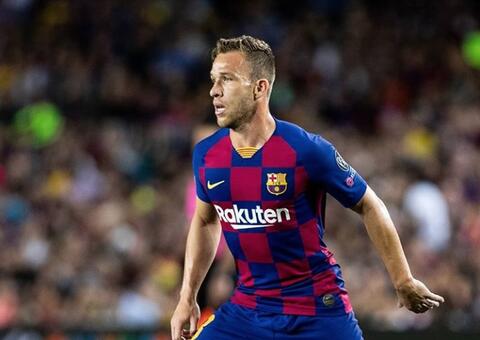 Ex-Barcelona, Arthur bate Ferrari em acidente e acaba sendo multado