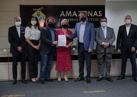 Cooperação com Amazonas Energia leva tarifa social a mais 220 mil famílias