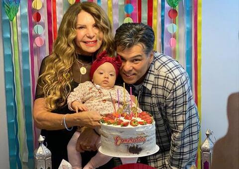 Elba Ramalho e Maurício Mattar comemoram 4 meses da neta