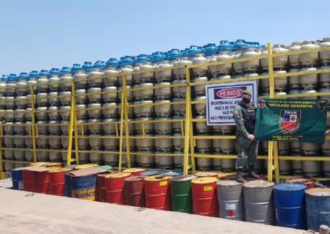 Balsa é apreendida transportando 11 mil botijas de gás e gasolina em Manaus