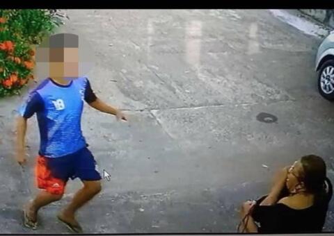 Adolescente é detido e jovem preso após assaltar mulher no Amazonas