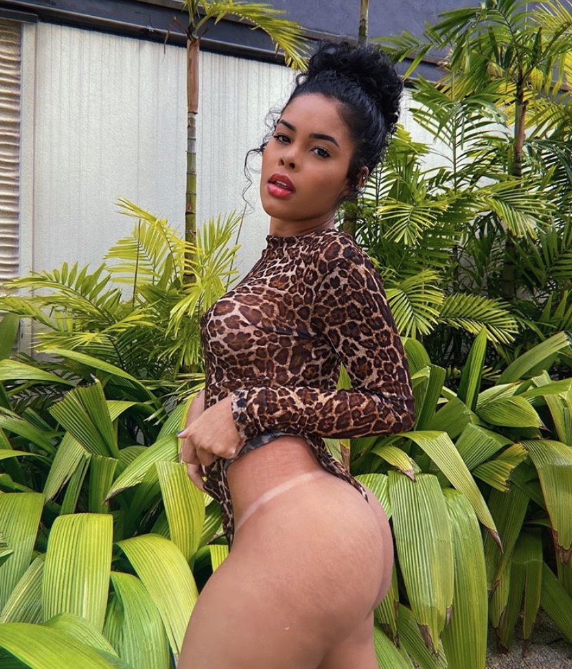 Sthefane Matos exibe bumbum na lua após lipo lad