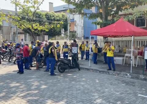 Funcionários dos Correios fazem protesto em Manaus e aderem à greve geral