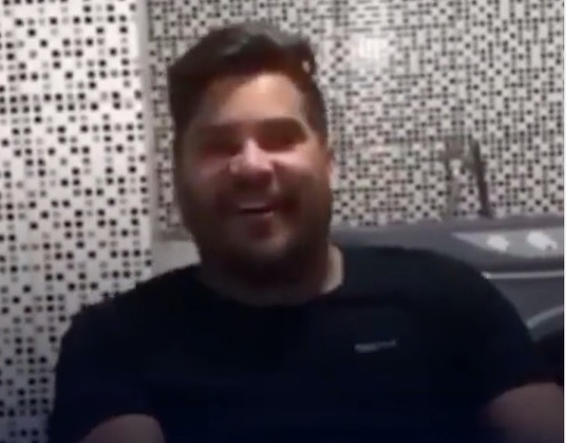 Cantor Cauan 'tira sarro' do coronavírus em vídeo antigo: 'vem em nós'